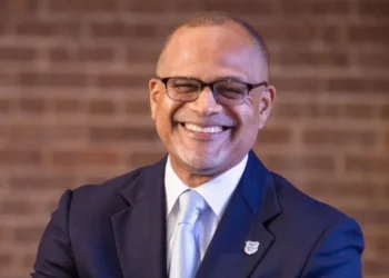 NYC Schools Chancellor Signals Imminent Cell Phone Ban