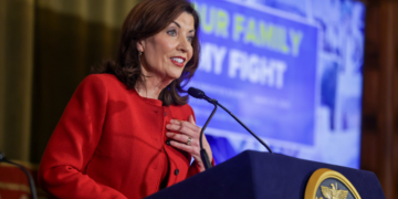 Governor Hochul Proposes Statewide Cellphone Ban in Schools