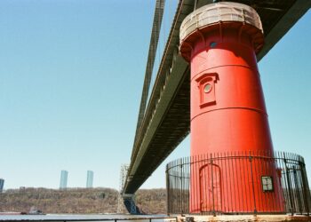 Off-Duty Federal Officer Shot in NYC Park, Suspects Held